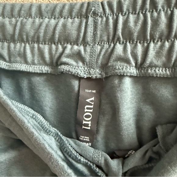 Vuori Women's Performance Joggers in a Shade Heather, size XS - Picture 5 of 6